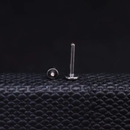 Labret Cosmos en titanio grado implante – Lóbulo Superior