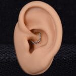 Aro Clicker 8mm Maxinne Frontal - Titanio G.I – Piercing Colombia