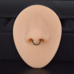 Aro Clicker Temis Piedras Negras 8mm - Titanio G.I – Piercing Colombia