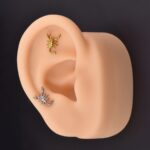 Helix Escorpión (16G – Barra 8 mm) – Titanio ASTM F136 – Piercing Colombia