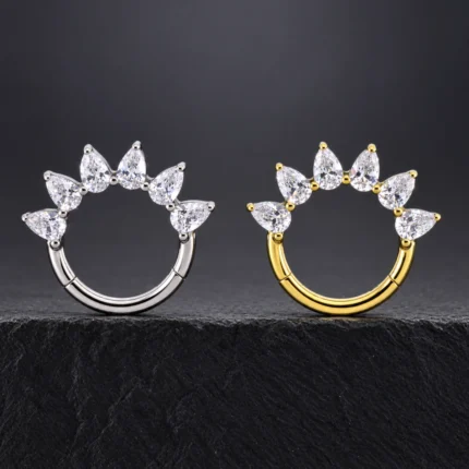Aro clicker de titanio con seis circones gota en abanico, en plateado y dorado