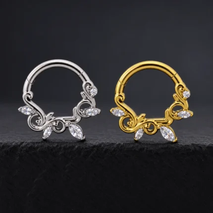Aro clicker de titanio con filigrana y circones marquesa, en plateado y dorado