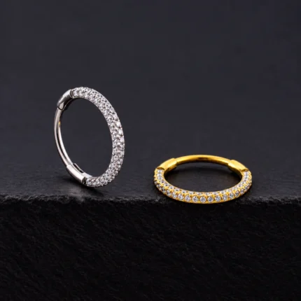Aros clicker de titanio plateado y dorado de 8 mm con pavé de microcircones blancos