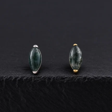 Tops de titanio plateado y dorado con ágata musgo verde en forma de marquesa