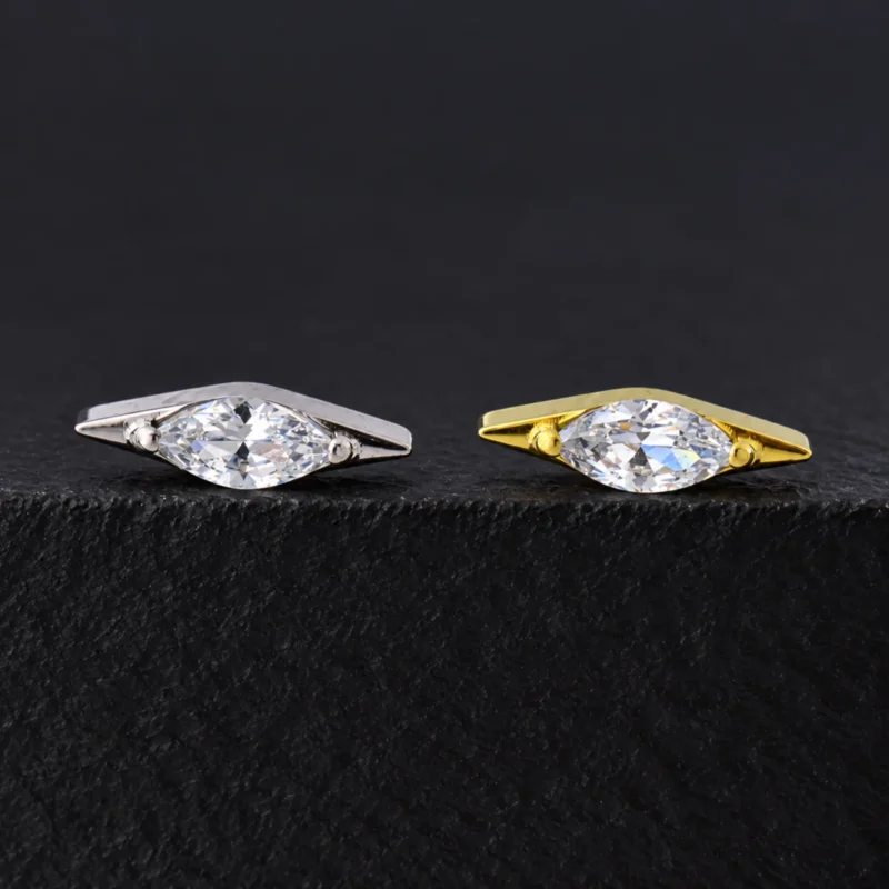 Top Aura de titanio con circón marquesa blanco en marco puntiagudo, plateado y dorado