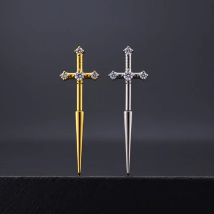 Piercing espada templaria de titanio dorado y plateado con cruz de circones blancos