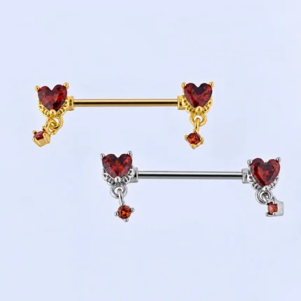 Par de pezoneras Crimson en acero quirúrgico dorado y plateado, corazón de circón rojo con piedra colgante